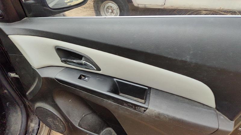 2011-2014 Chevrolet Cruze Front Door Trim Panel RH