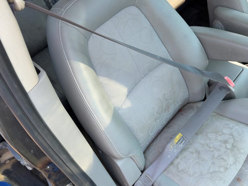 2005 Saturn Vue Front Seat Belt RH