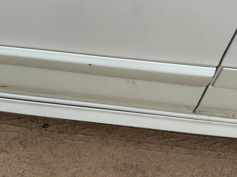 2000-2001 Infiniti I30 Front Door Moulding LH