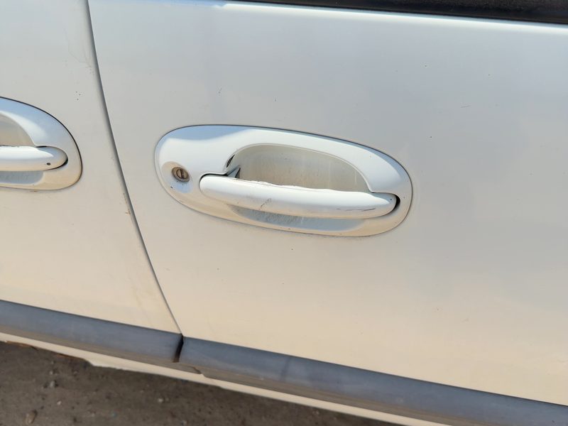 1999 Chrysler Town & Country Outside Door Handle RH
