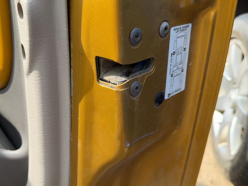2002 Pt Cruiser Front Door Latch RH