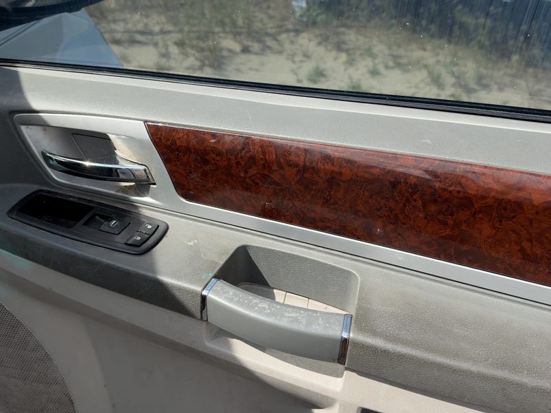 2010 Chrysler Town & Country Front Door Trim Panel RH