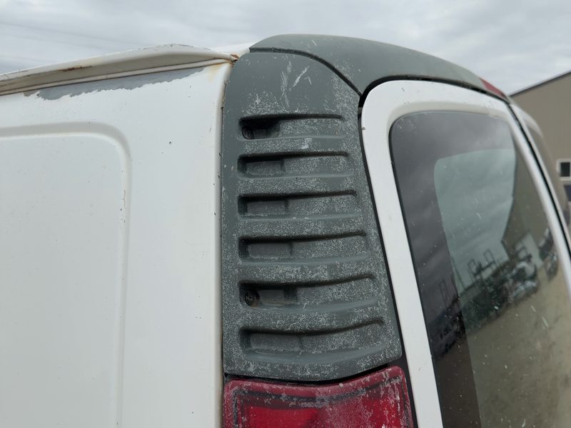 2002 Chevrolet Van Express 2500 Series Quarter Panel Moulding LH
