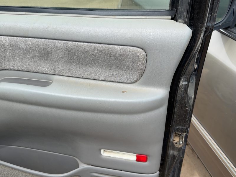 1996-2000 Chevrolet Pickup 1500 Series Front Door Trim Panel RH