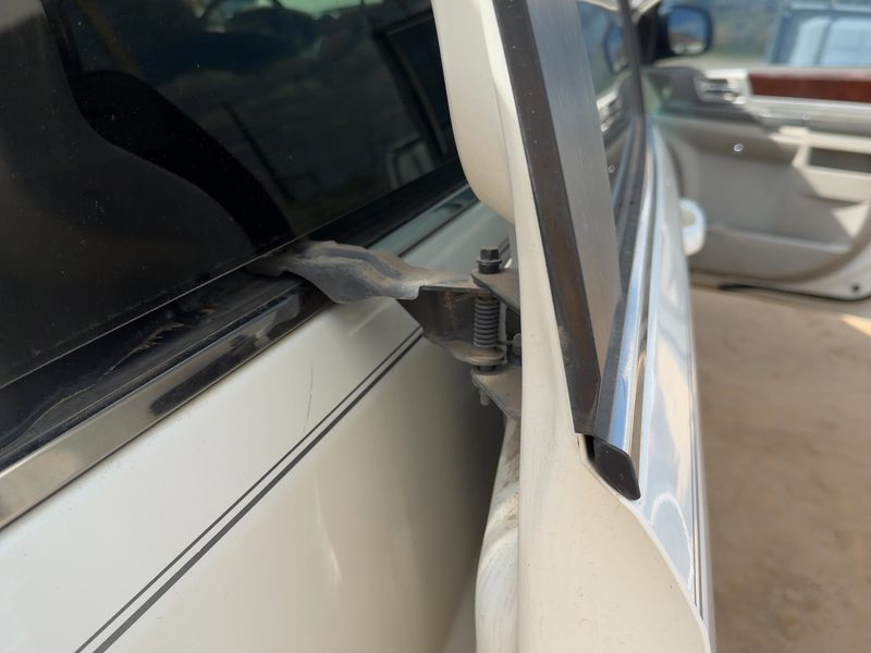 2010 Chrysler Town & Country Rear Door Latch RH