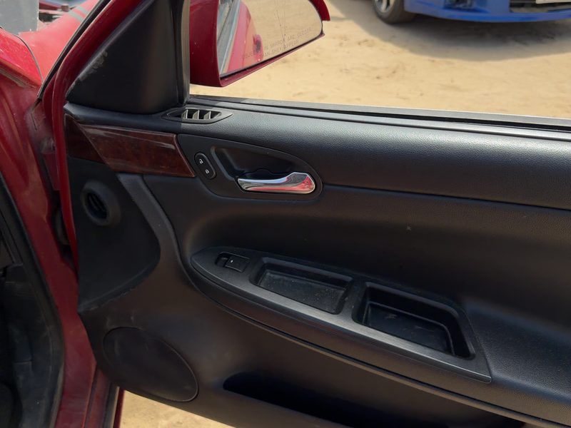 2008 Chevrolet Impala (80 & Up) Front Door Trim Panel RH