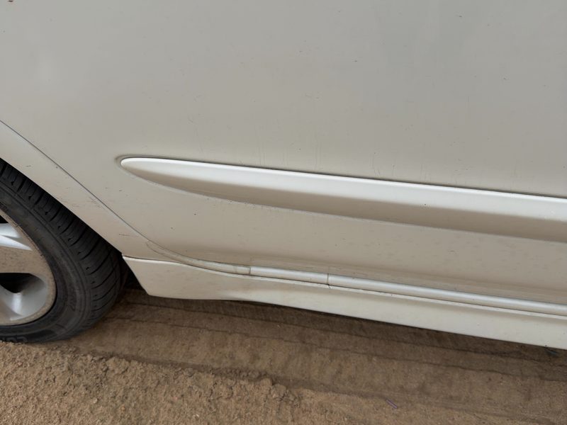2000-2001 Infiniti I30 Rear Door Moulding RH