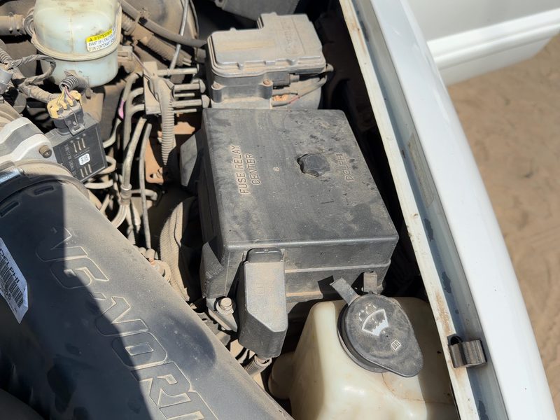 2000-2005 Blazer S10/jimmy S15 Engine Fuse Box