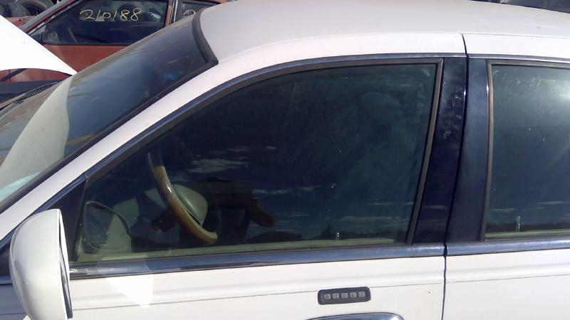 1998-2011 Linc & Town (also See Cont 82 Up) Front Door Glass/Window LH