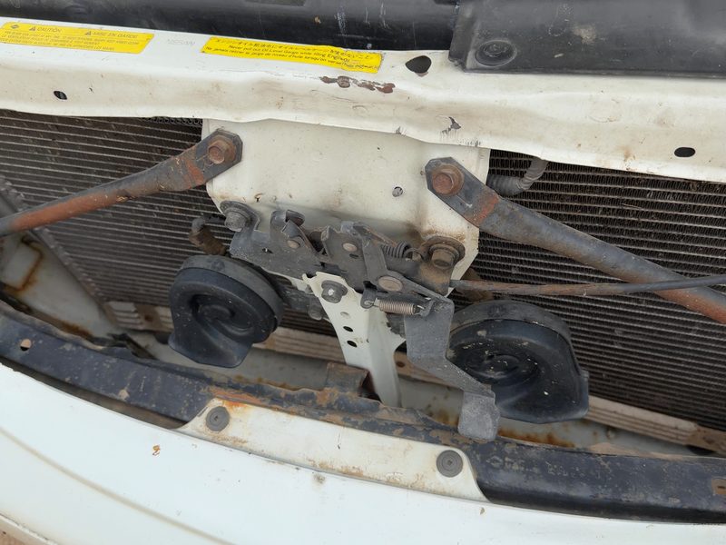 2000-2004 Infiniti I30 Radiator Support