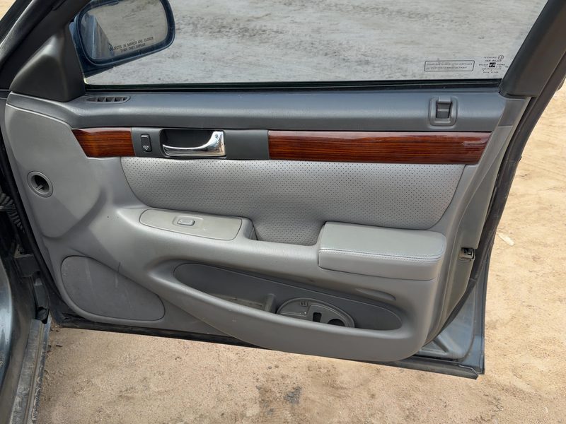 2001-2003 Cadillac Seville Front Door Trim Panel RH