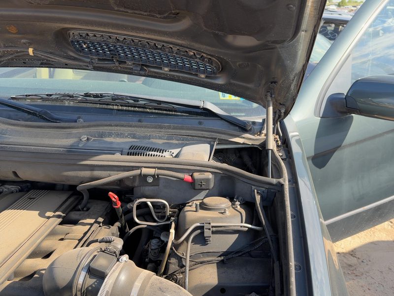 2000-2006 BMW X5 Hood Hinge RH
