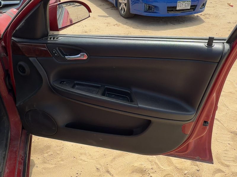 2008 Chevrolet Impala (80 & Up) Front Door Trim Panel RH
