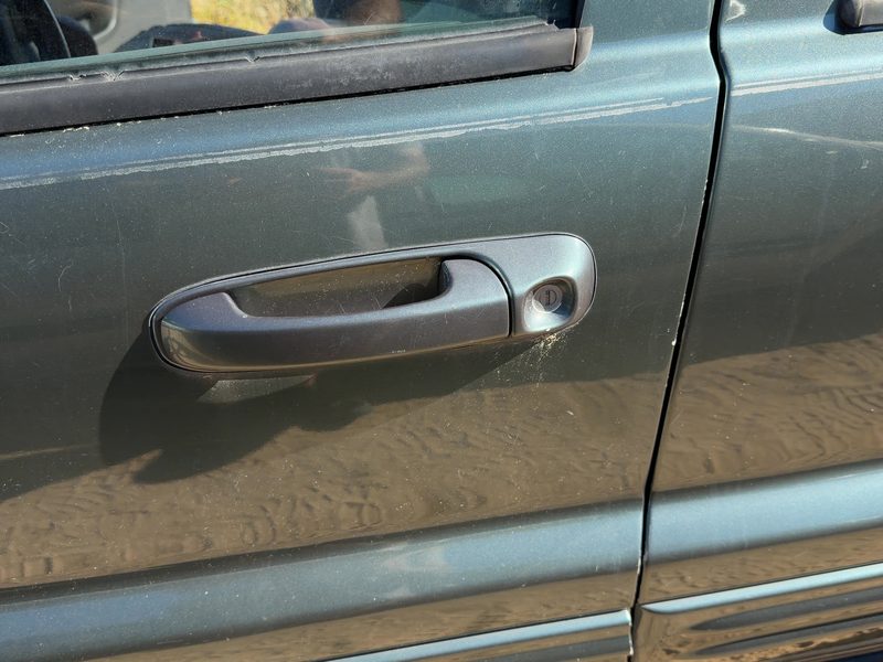 2000-2004 Jeep Grand Cherokee Outside Door Handle LH