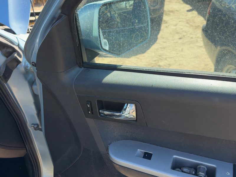 2008-2011 Mercury Mariner Front Door Trim Panel RH