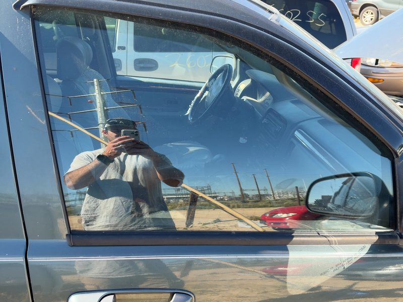 1999-2004 Jeep Grand Cherokee Front Door Glass/Window RH