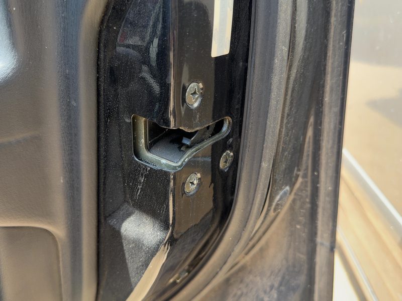 1998 Nissan Maxima Front Door Latch RH