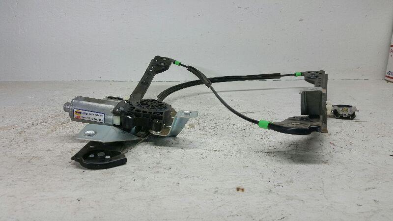 2004-2006 Chrysler Pacifica Front Door Regulator RH