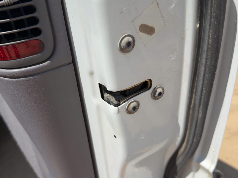 1996-1999 Chrysler Town & Country Front Door Latch RH