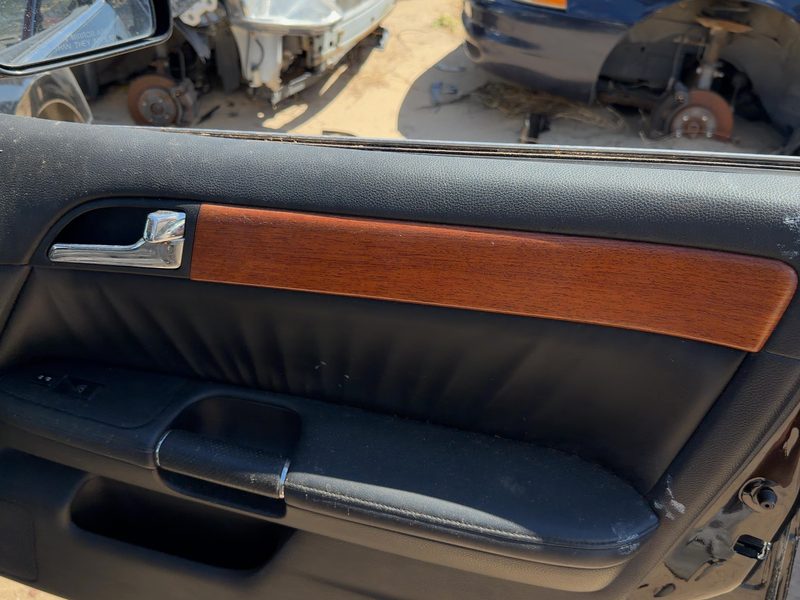 2006-2007 Infiniti M35 Front Door Trim Panel RH