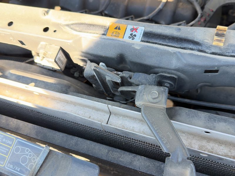 2008 Mercury Mariner Radiator Support