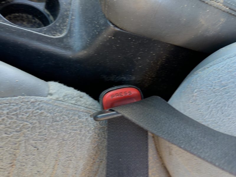2000-2004 Jeep Grand Cherokee Front Seat Belt LH