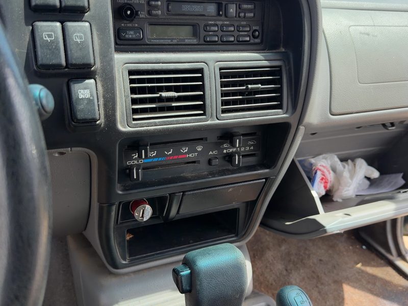 1995-1997 Isuzu Rodeo Dash Panel
