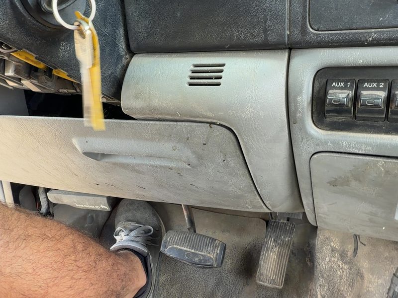 2005-2007 Ford F350 Super Duty Pickup Dash Panel