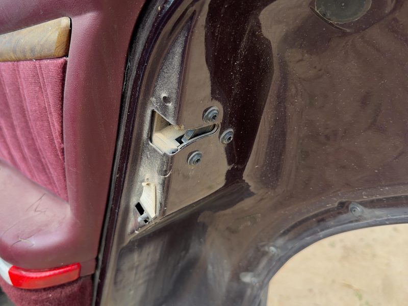 1994 Oldsmobile Eighty-eight (80 & Up) Rear Door Latch RH