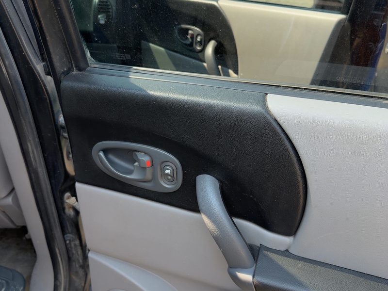 2004-2005 Saturn Vue Rear Door Trim Panel RH