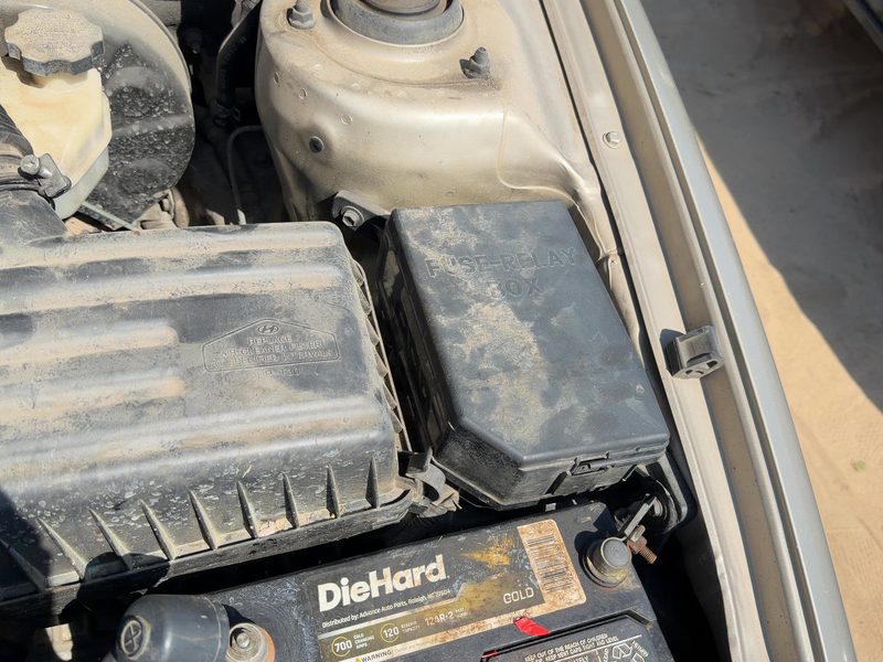 2001-2003 Hyundai Elantra Engine Fuse Box