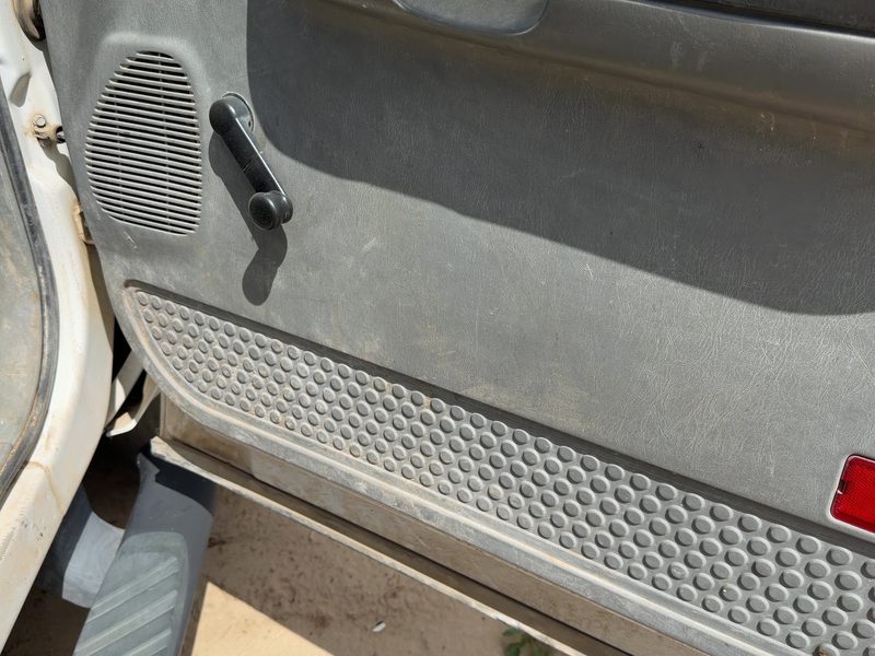 2005-2007 Ford F350 Super Duty Pickup Front Door Trim Panel RH