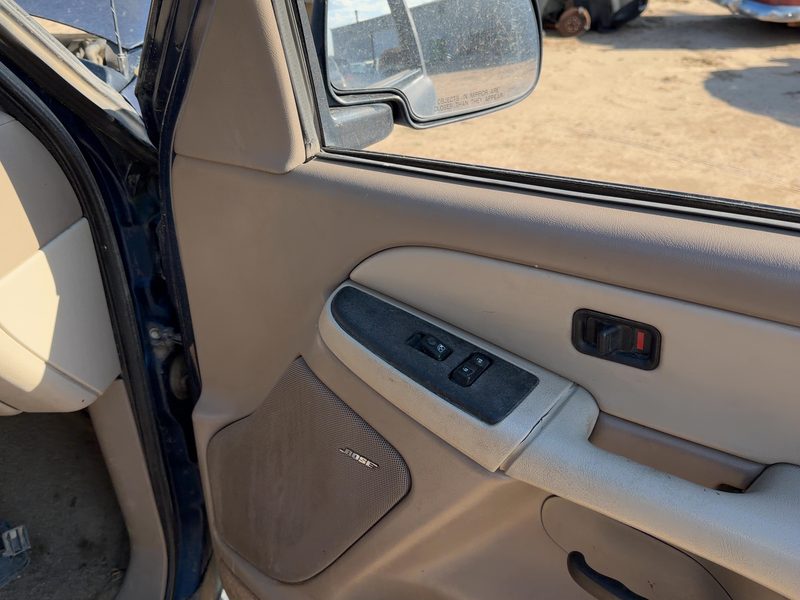 2003-2004 Chevy/gmc Suburban 1500 Series Front Door Trim Panel RH