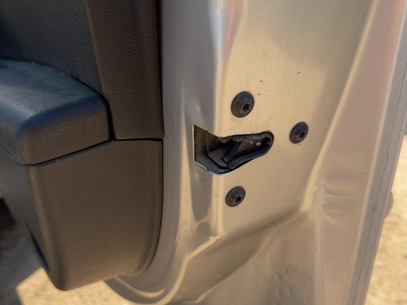 2005-2010 Pontiac G6 Front Door Latch RH