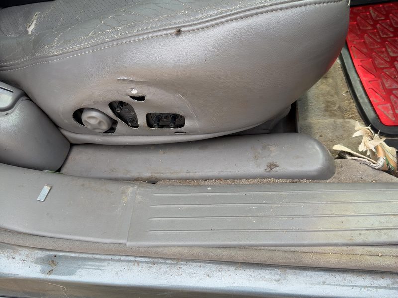 2003 Cadillac Seville Seat Track RH