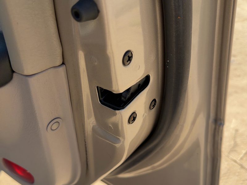 2001-2003 Hyundai Elantra Front Door Latch RH