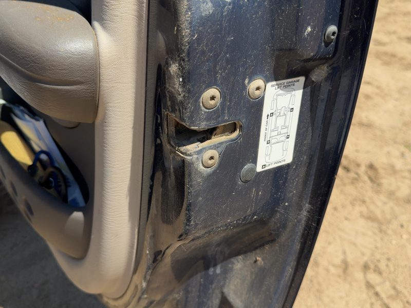 2001 Pt Cruiser Front Door Latch RH