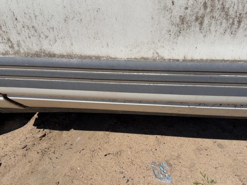 1993 Oldsmobile Eighty-eight (80 & Up) Front Door Moulding LH