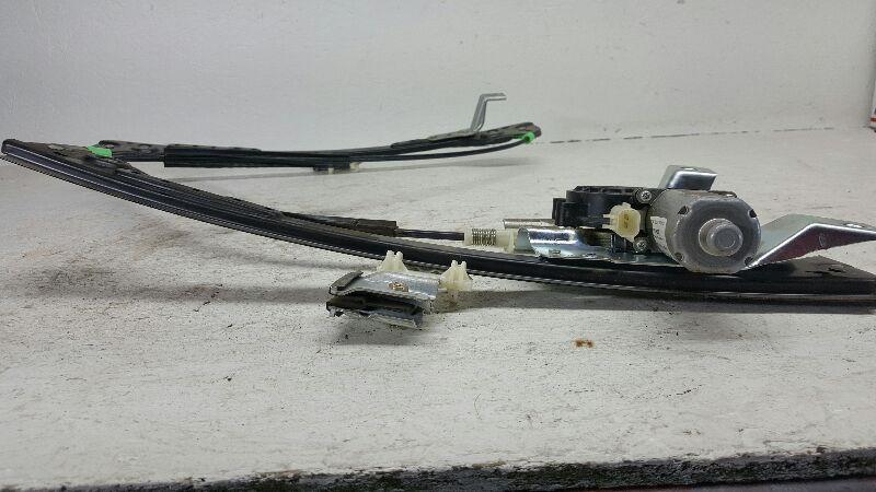 2004-2006 Chrysler Pacifica Front Door Regulator RH