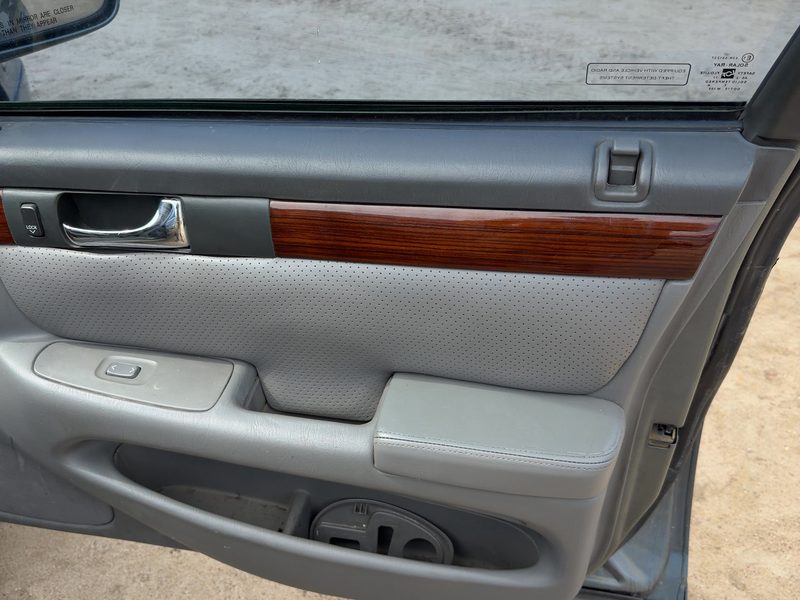 2001-2003 Cadillac Seville Front Door Trim Panel RH