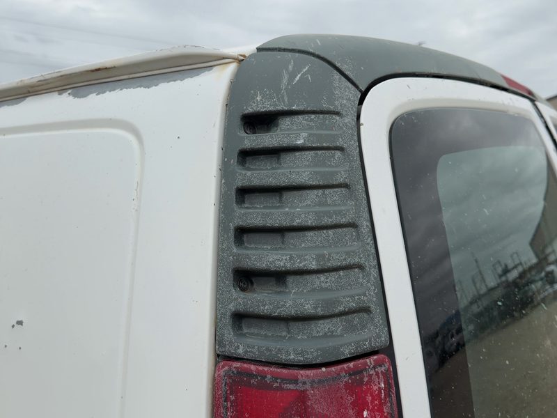2002 Chevrolet Van Express 2500 Series Quarter Panel Moulding LH