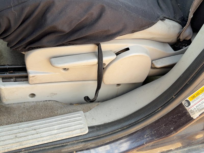 2006 Chevrolet Equinox Seat Track LH