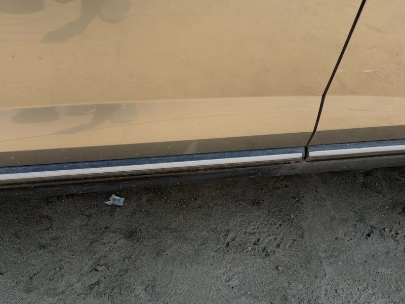 2003-2005 Infiniti FX Series Front Door Moulding LH