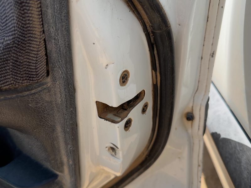 1994 Subaru Legacy/ Outback Front Door Latch RH