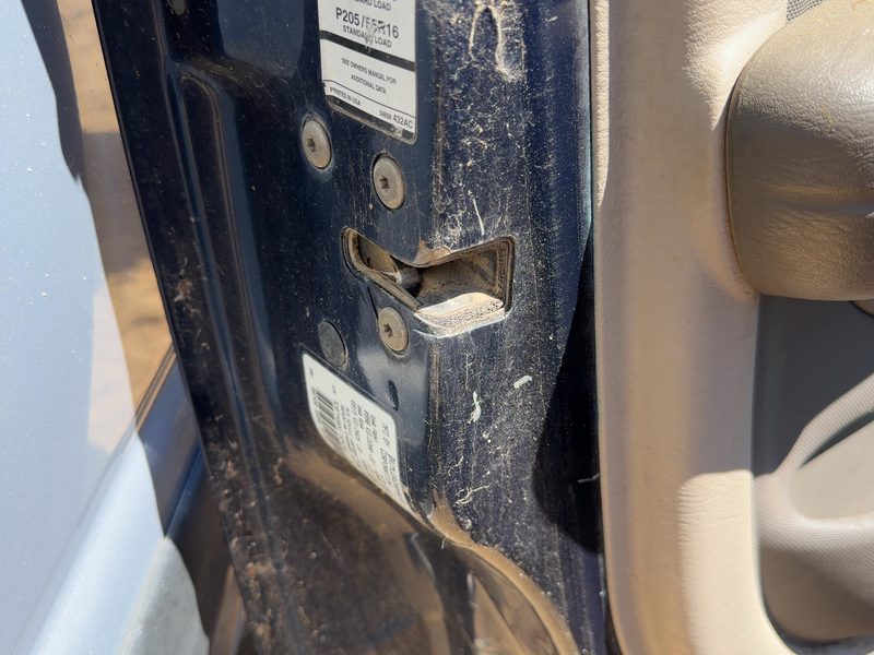 2001 Pt Cruiser Front Door Latch LH