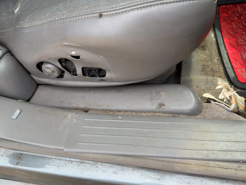2003 Cadillac Seville Seat Track RH