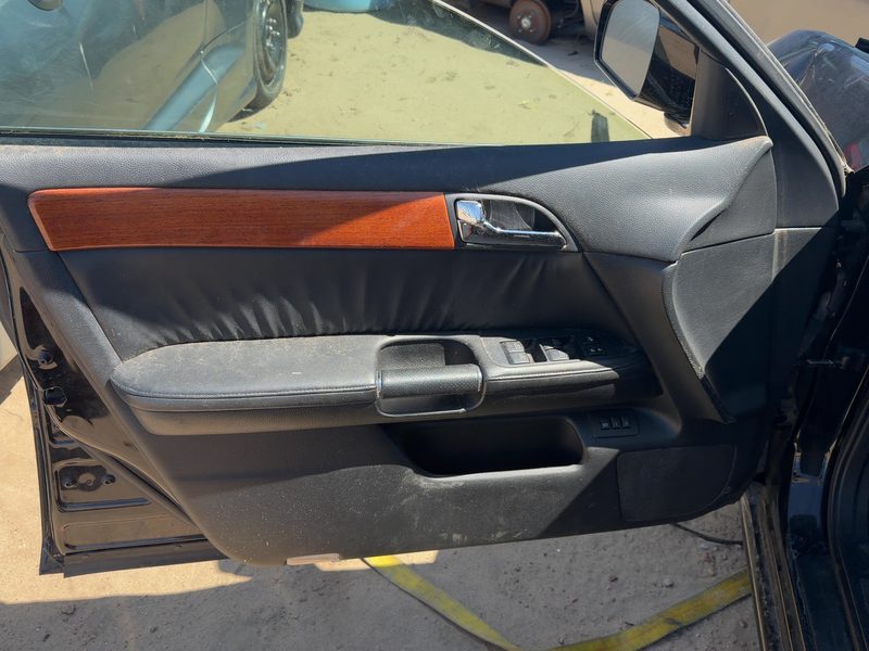 2006-2007 Infiniti M35 Front Door Trim Panel LH