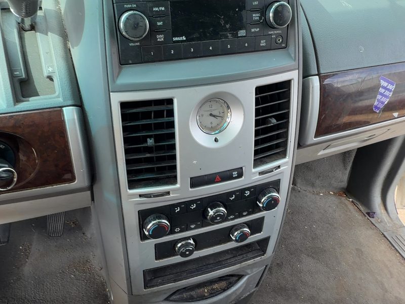 2008-2010 Chrysler Town & Country Dash Panel