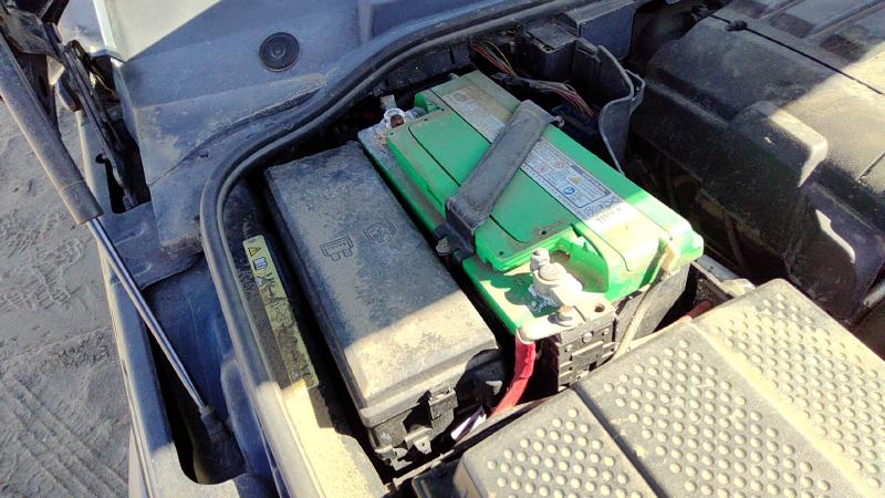 2005-2006 Land Rover Lr3 Engine Fuse Box