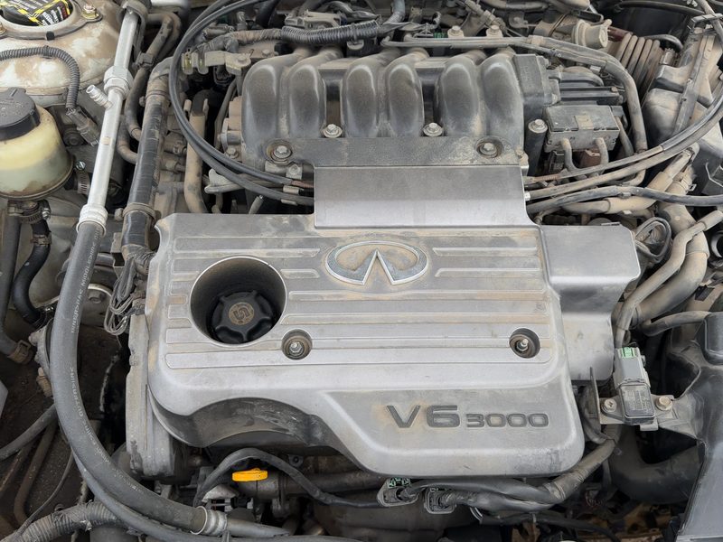 2000 Infiniti I30 Engine Cover